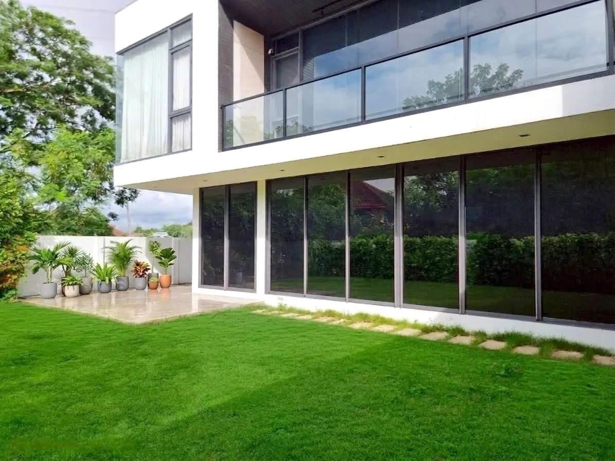 Architect Modern Luxury House For Rent San Kamphaeng | Pet-Friendly Near Mill Hill — photo 2 of 30