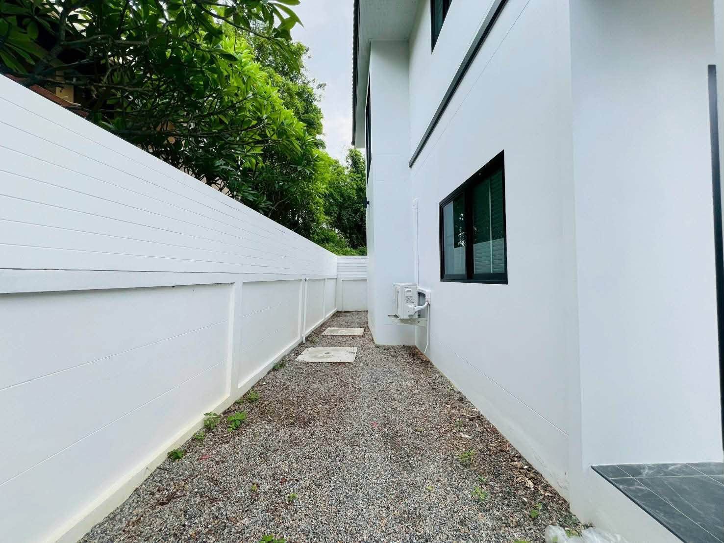 Brand New 3BR Twin House for Rent Near Kad Farang Hang Dong — photo 4 of 11