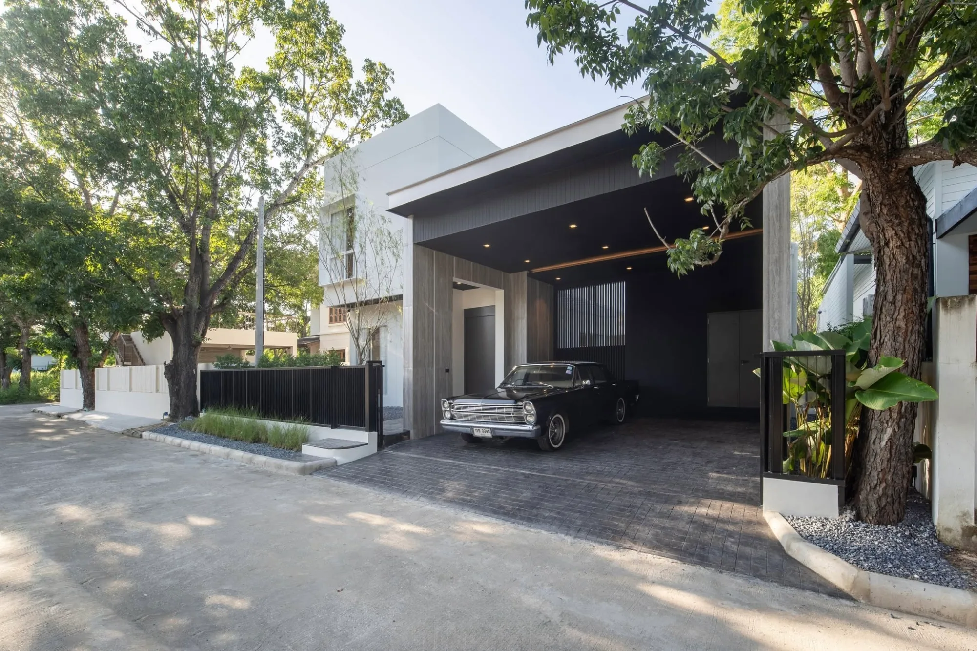 Luxury 4BR Modern Pool Villa For Rent Near Kad Farang Hang Dong — photo 9 of 35