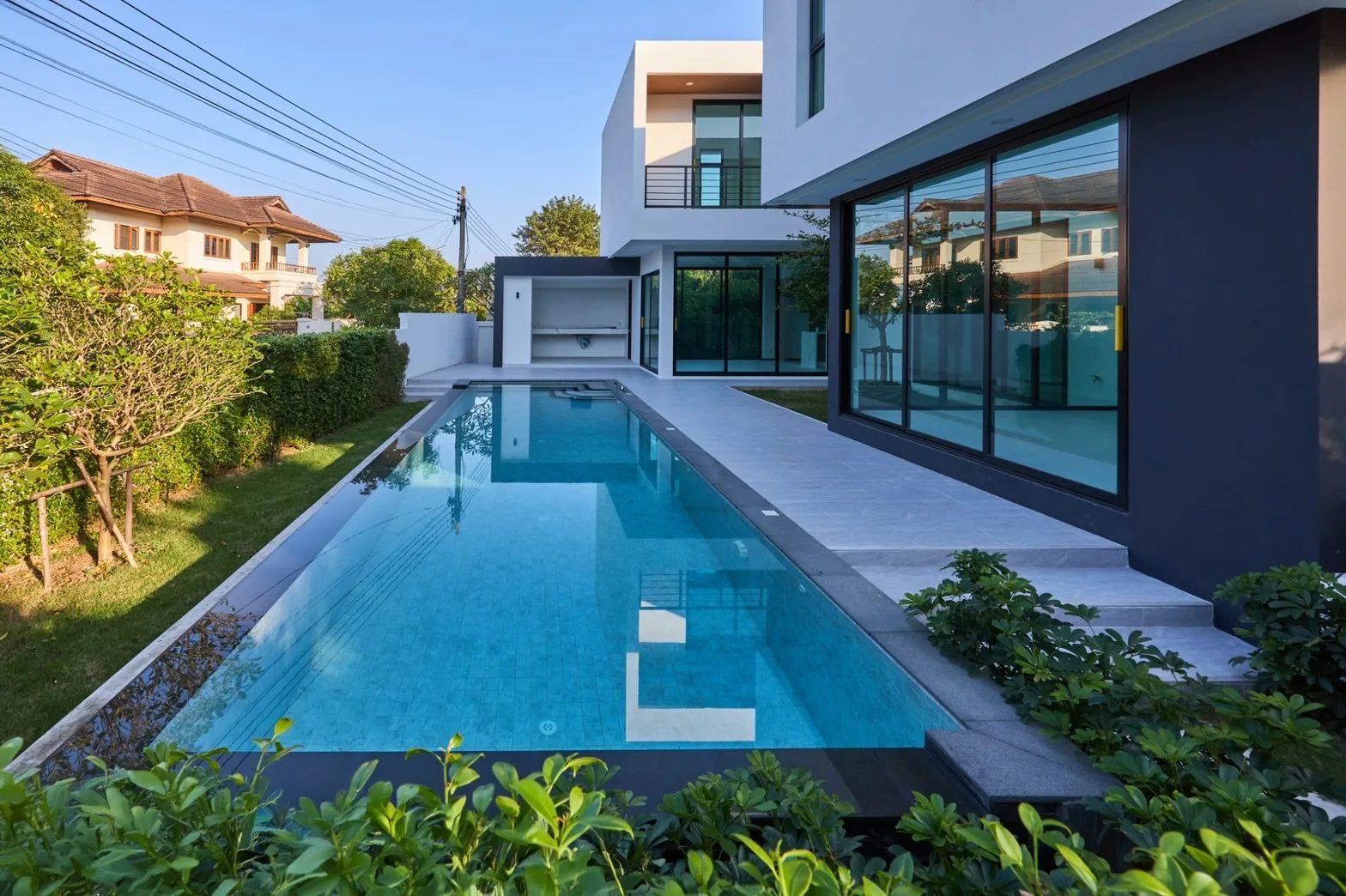 Luxury 4BR Pool Villa for Rent | Ban Wang Tan Hang Dong Chiang Mai — photo 3 of 33
