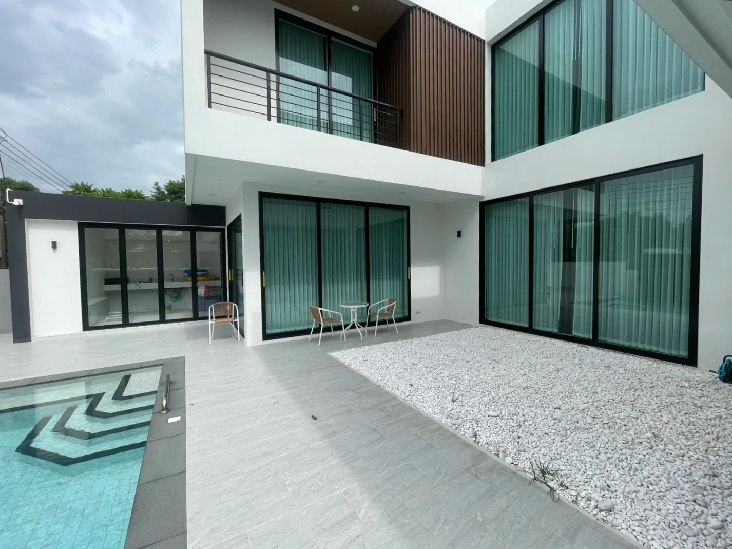 Luxury 4BR Pool Villa for Rent | Ban Wang Tan Hang Dong Chiang Mai — photo 6 of 33