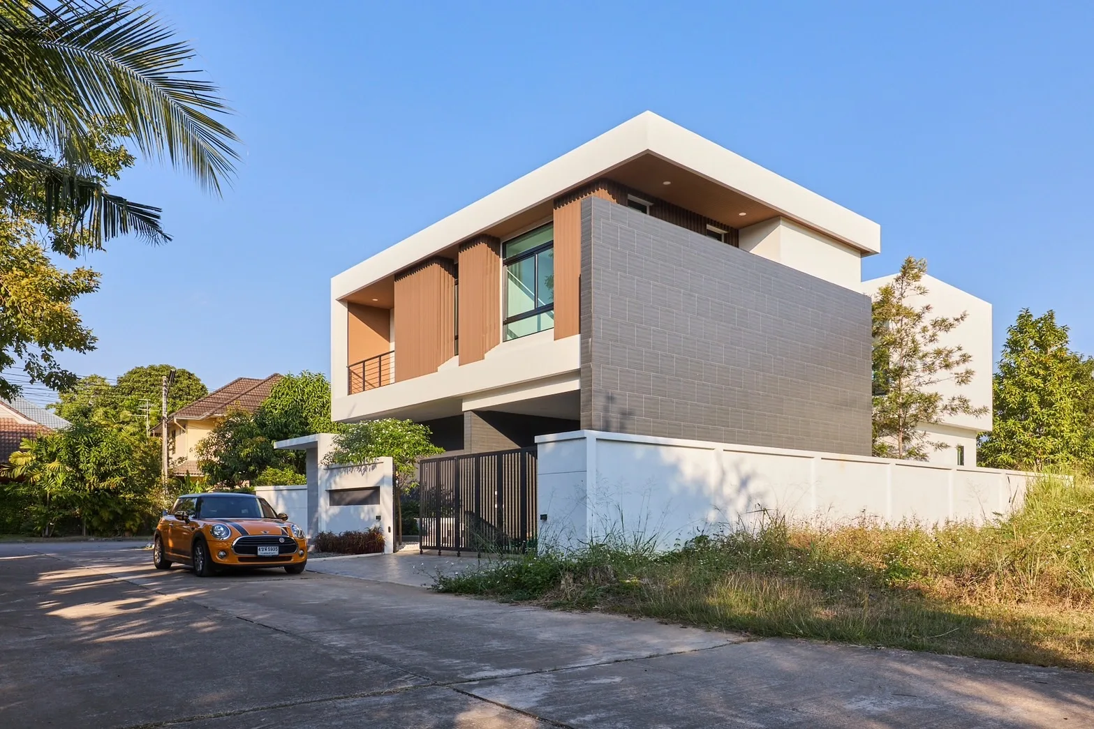 Luxury 4BR Pool Villa for Rent | Ban Wang Tan Hang Dong Chiang Mai — photo 7 of 33