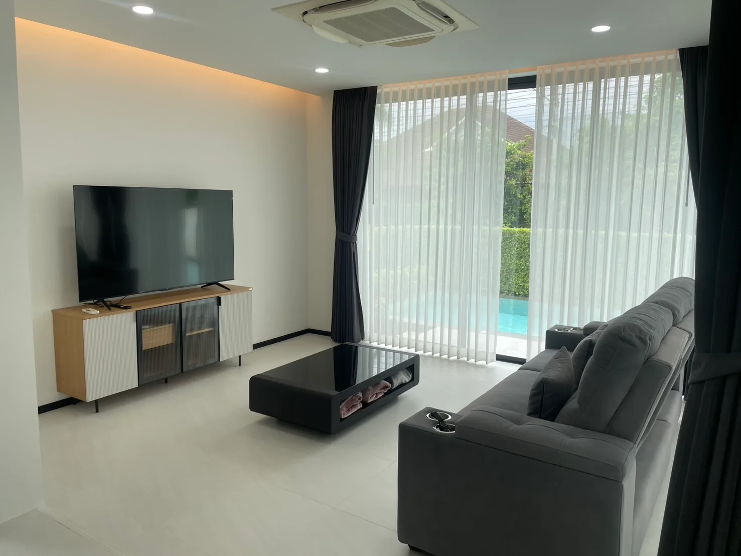 Luxury 4BR Pool Villa for Rent | Ban Wang Tan Hang Dong Chiang Mai — photo 9 of 33