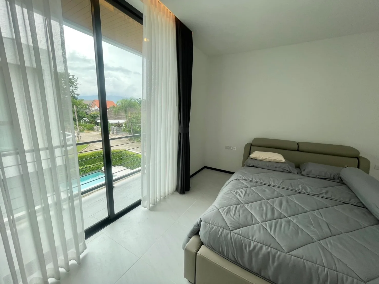 Luxury 4BR Pool Villa for Rent | Ban Wang Tan Hang Dong Chiang Mai — photo 20 of 33