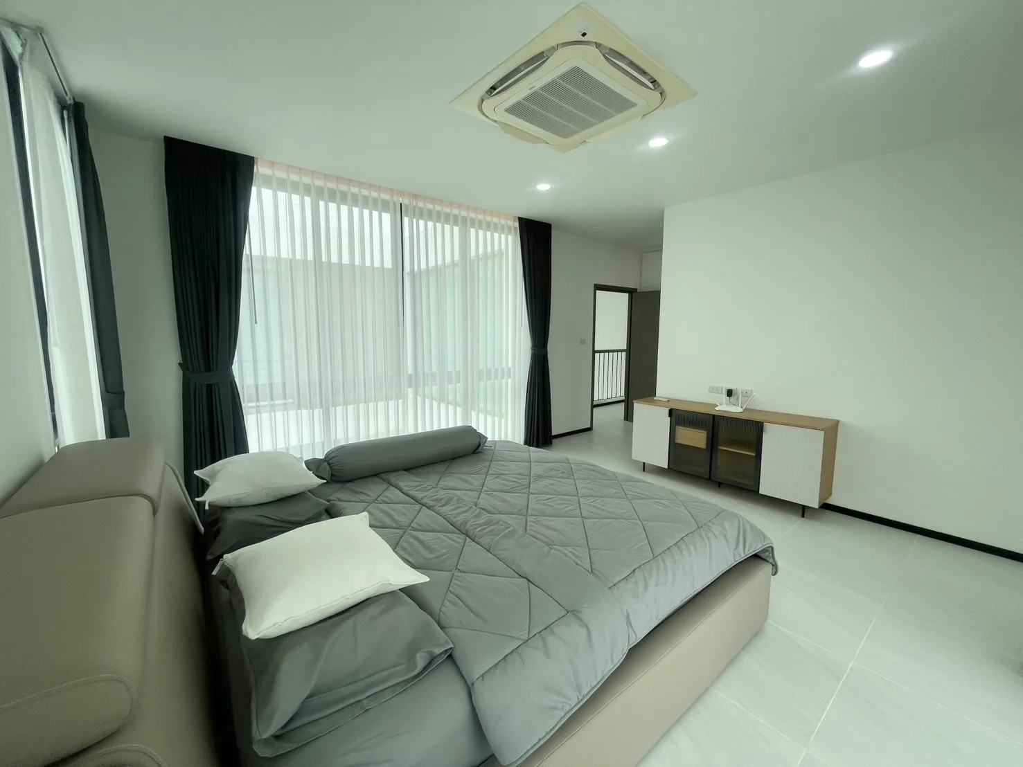 Luxury 4BR Pool Villa for Rent | Ban Wang Tan Hang Dong Chiang Mai — photo 25 of 33