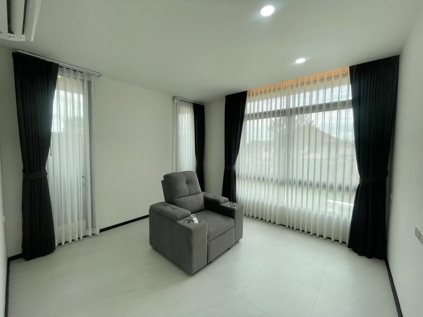 Luxury 4BR Pool Villa for Rent | Ban Wang Tan Hang Dong Chiang Mai — photo 28 of 33