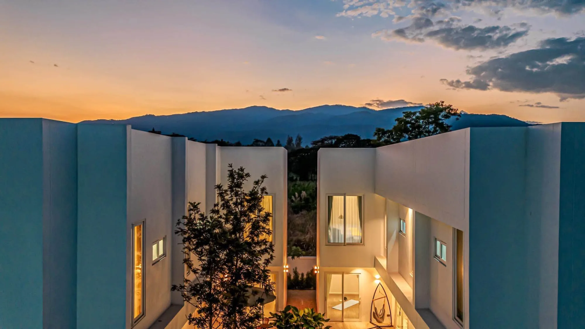 Luxury Twin Pool Villas For Rent & Sale Near MAYA Chiang Mai — photo 3 of 18