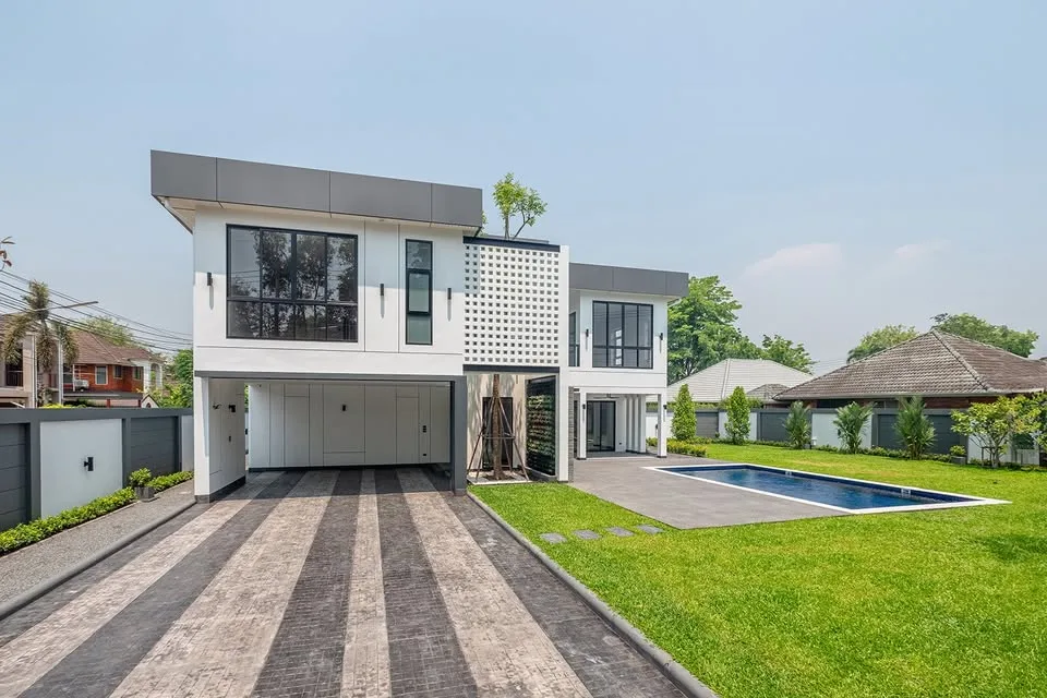 Modern 4BR Pool Villa For Sale | 999@Baan Wang Tan Hang Dong Near Mae Hia — photo 2 of 24