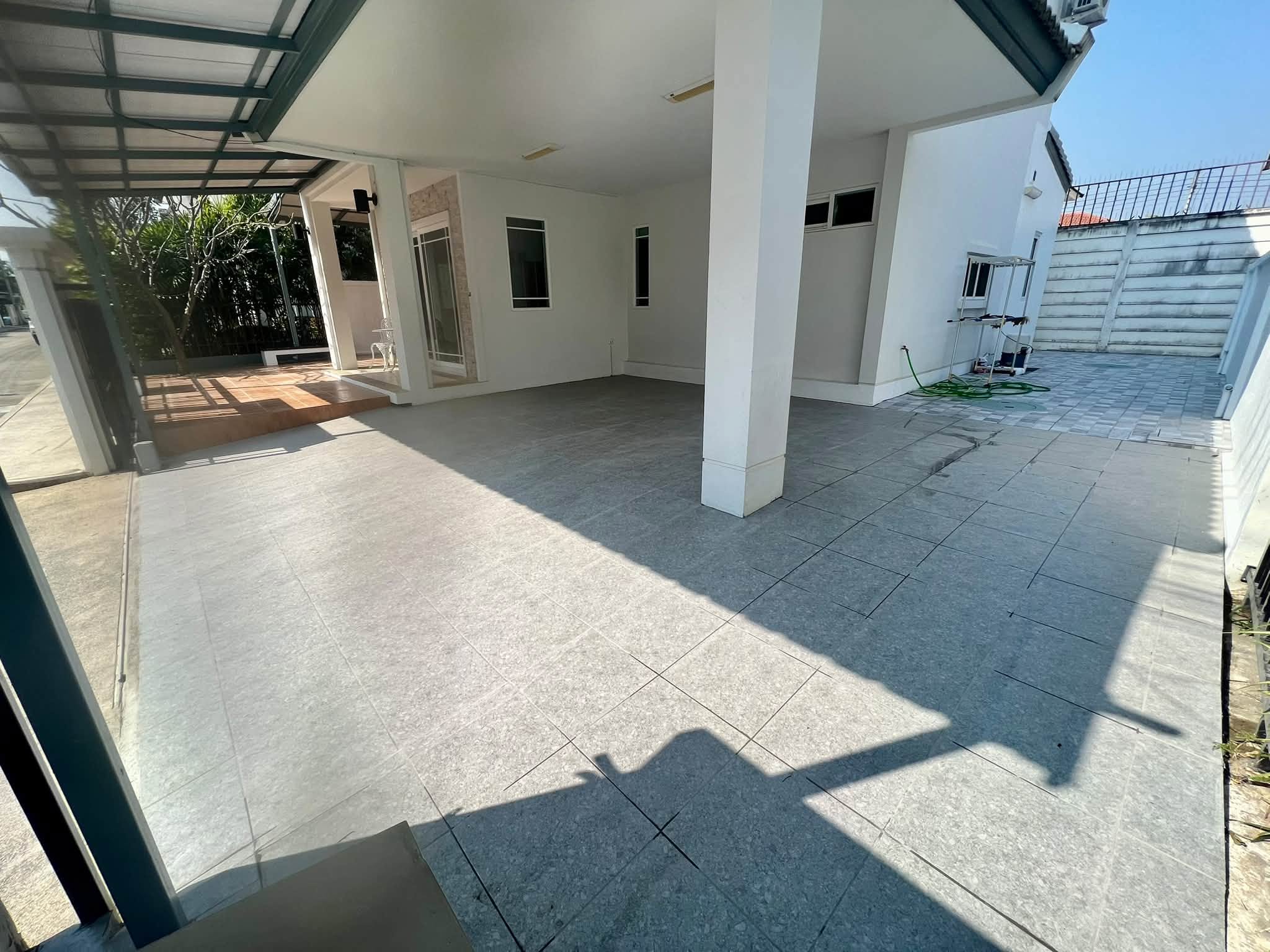 Siwalee Choeng Doi Serene Lake 3BR House For Rent | Renovated Near LIST & GIS — photo 6 of 41