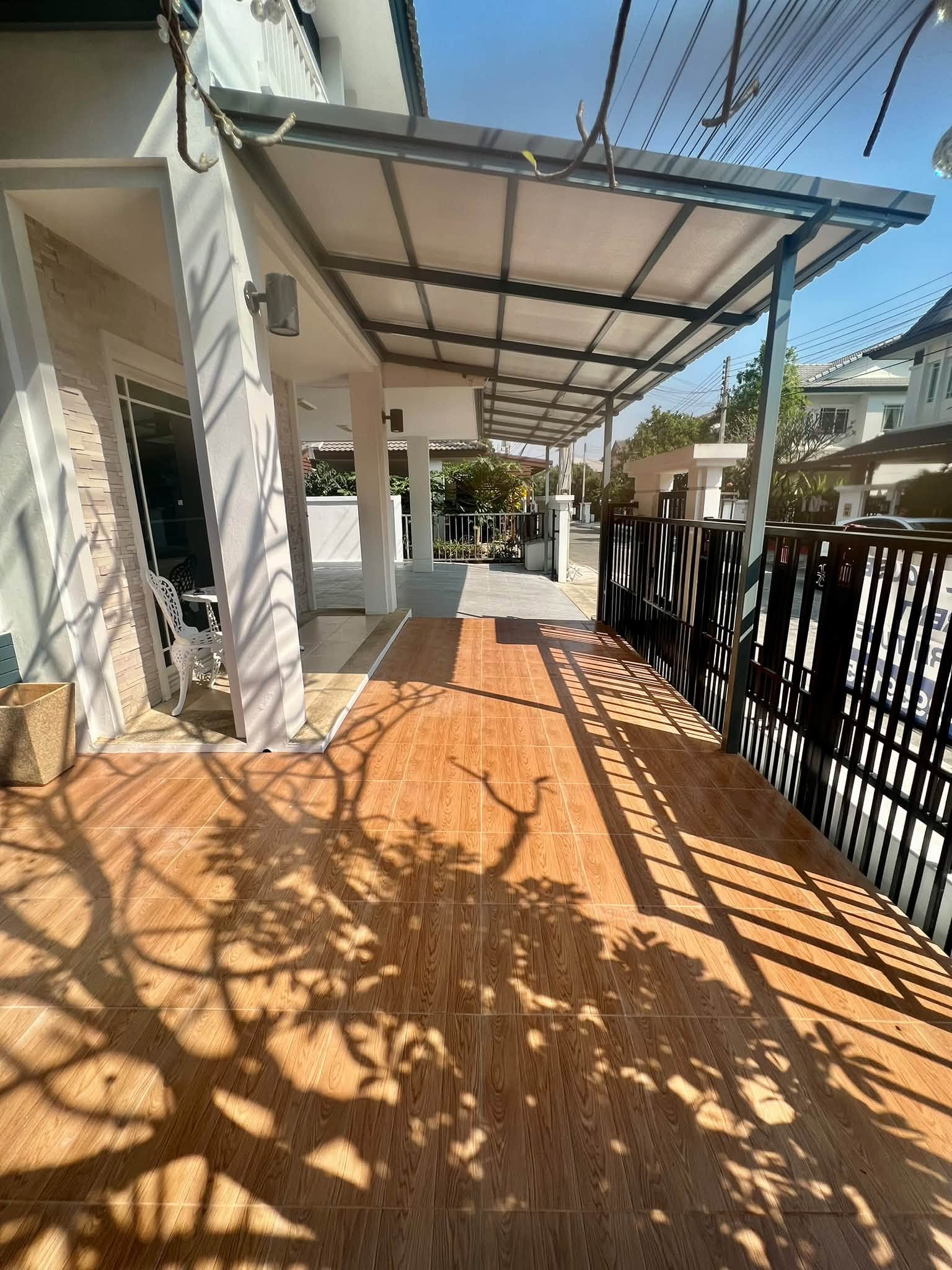 Siwalee Choeng Doi Serene Lake 3BR House For Rent | Renovated Near LIST & GIS — photo 8 of 41