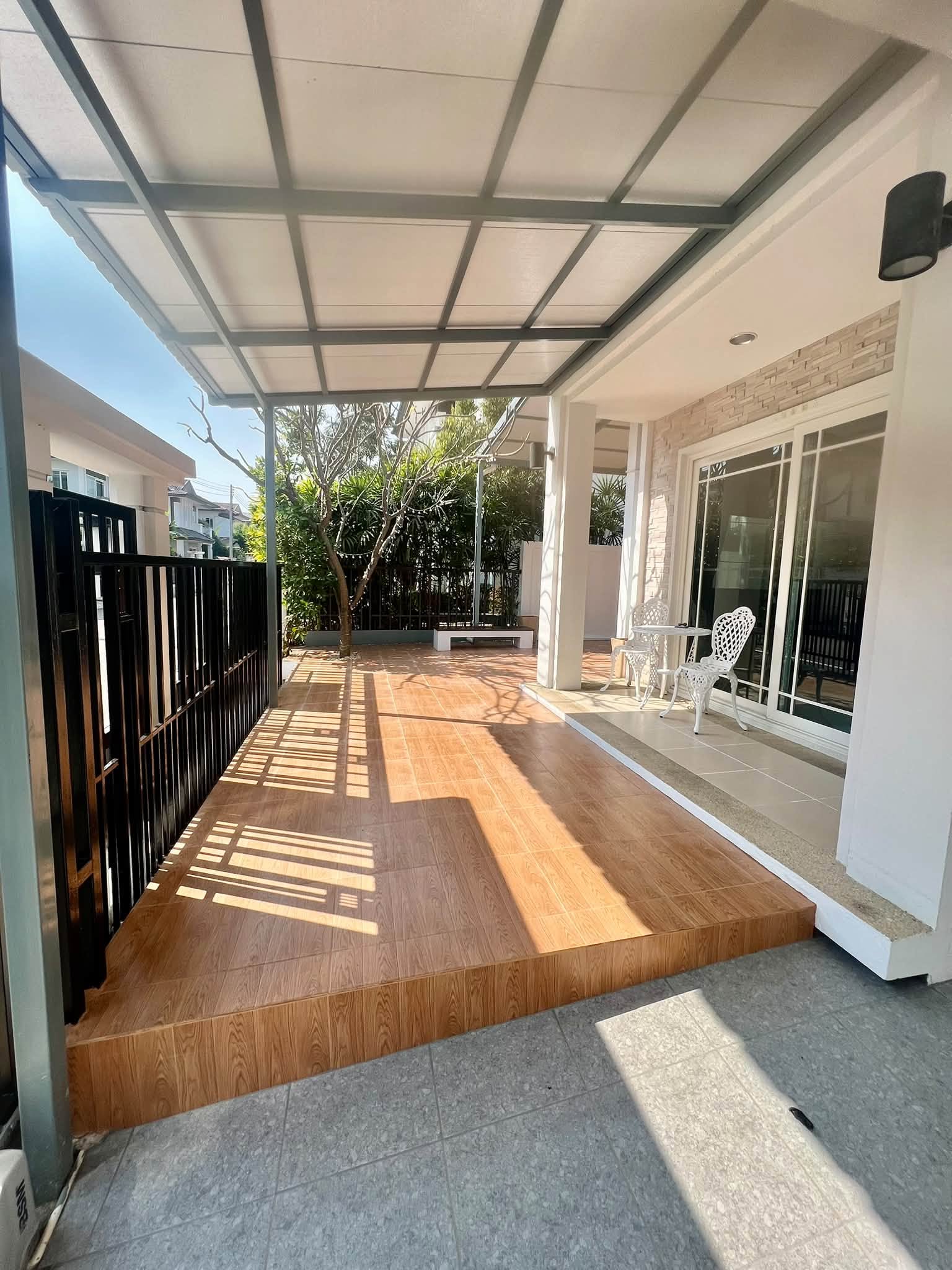 Siwalee Choeng Doi Serene Lake 3BR House For Rent | Renovated Near LIST & GIS — photo 9 of 41