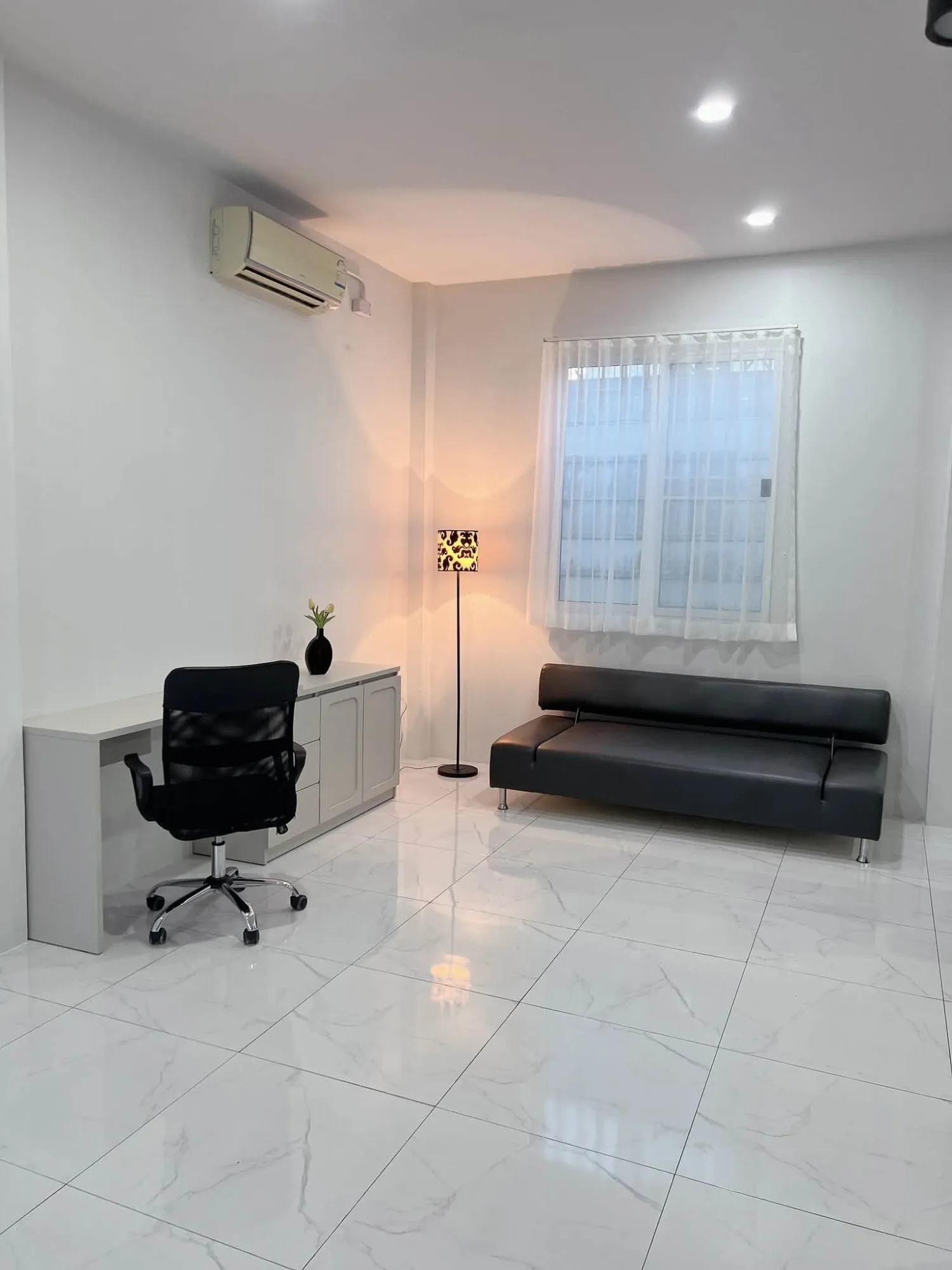 Siwalee Choeng Doi Serene Lake 3BR House For Rent | Renovated Near LIST & GIS — photo 15 of 41