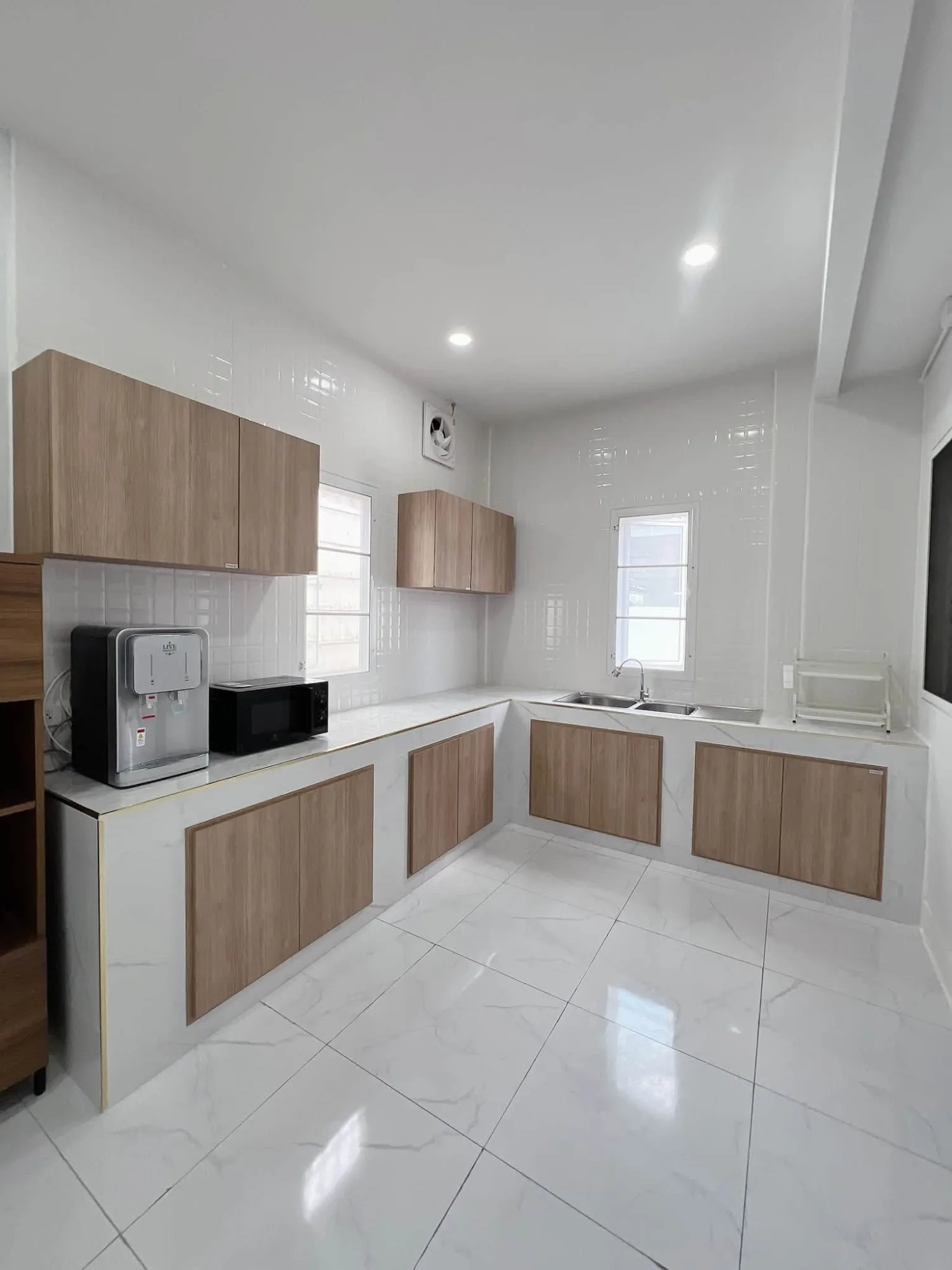 Siwalee Choeng Doi Serene Lake 3BR House For Rent | Renovated Near LIST & GIS — photo 17 of 41