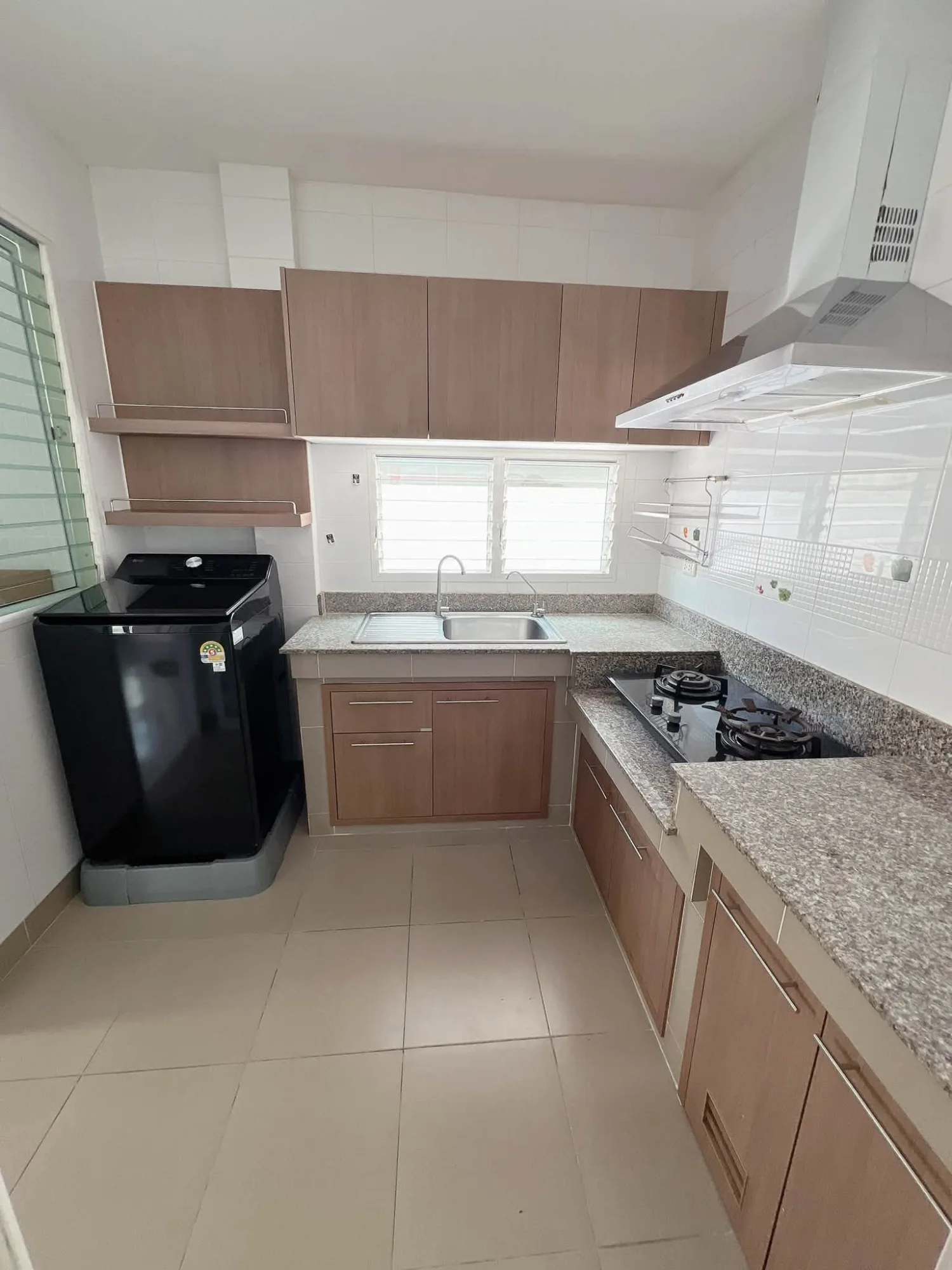 Siwalee Choeng Doi Serene Lake 3BR House For Rent | Renovated Near LIST & GIS — photo 18 of 41