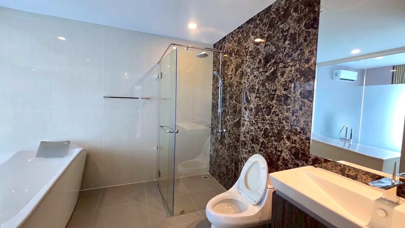 The Star Hill Condo For Rent & Sale | 2BR Near CMU & Nimman Chiang Mai — photo 13 of 15